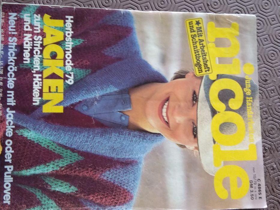 NICOLE - revisra de moda