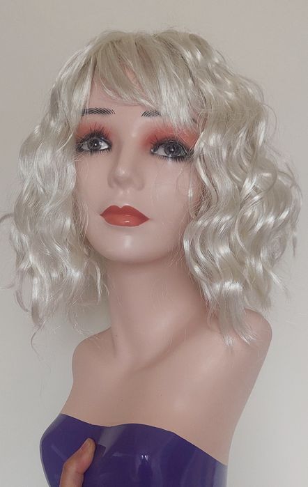 Krótka peruka cosplay anime