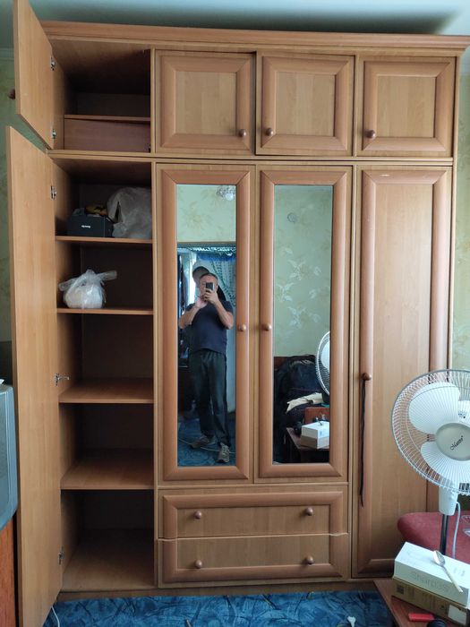 Продам шафу з антрисолями.