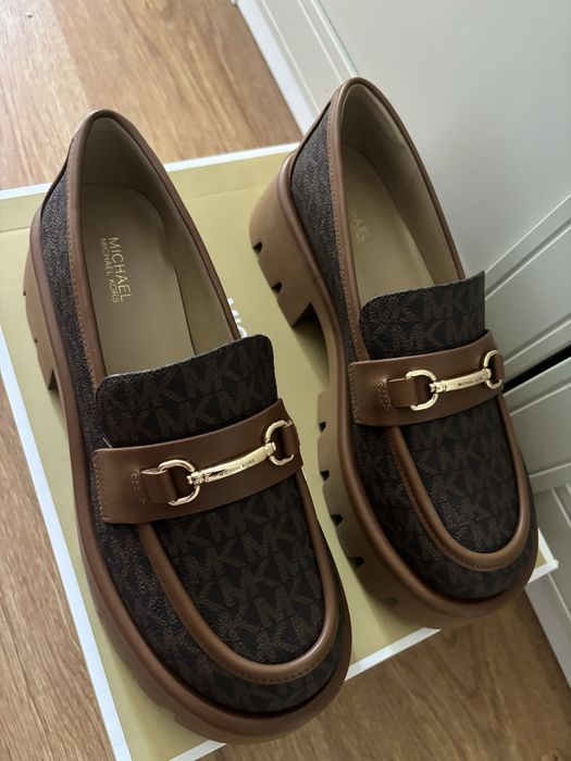 Mokasyny damskie Michael Kors brązowy monogram złote logo 37