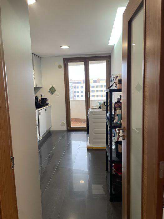 Quarto Suite em Apartamento T2 para Arrendamento