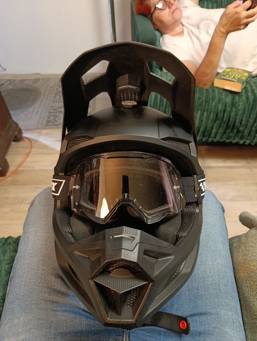 Sprzedam kask+gogle super stan