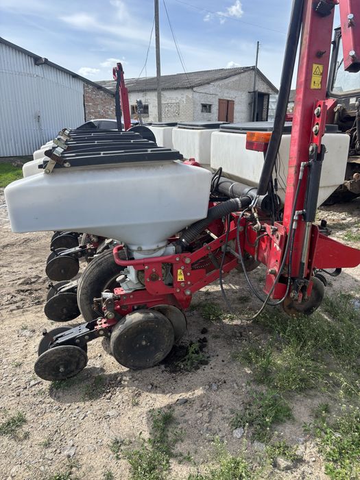Сівалка кукурудзяна challenger 8138     Massey Ferguson 555