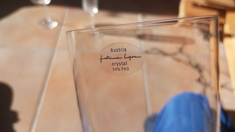 18 copos de cristal desenhados e assinados por Fátima Lopes