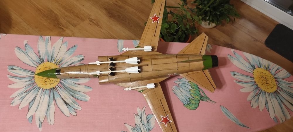 Sprzedam model kartonowy MIG 23