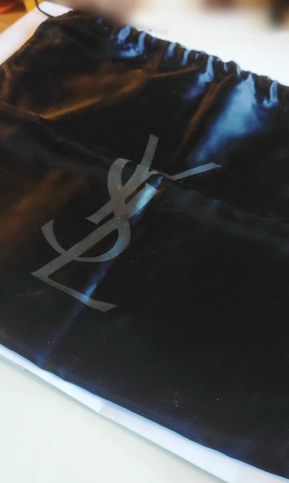 Пильник Yves Saint Laurent (оригінал)