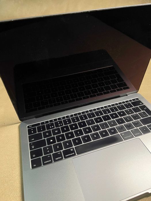 MacBook Pro 13” 2017 (A1708) – 128GB SSD – Bom Estado