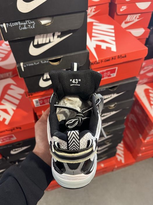 Off white be right back black white