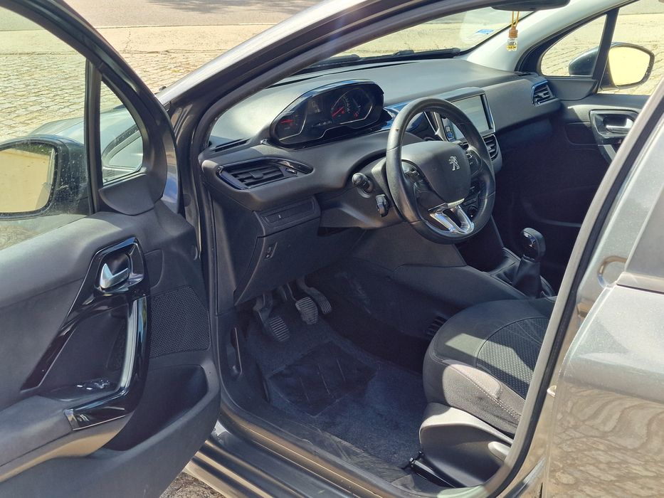 Peugeot 208 vti.