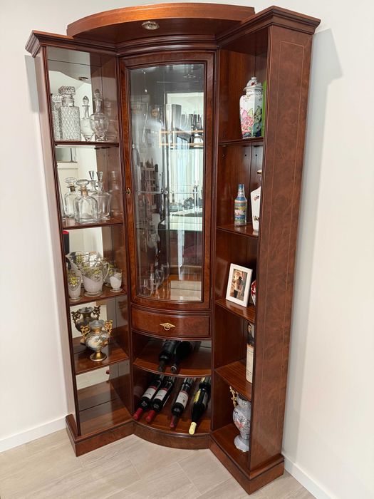 Bar de Canto clássico em madeira com espelho e bancos