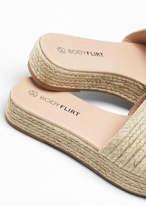 B.P.C klapki na słomiane na platformie r.40