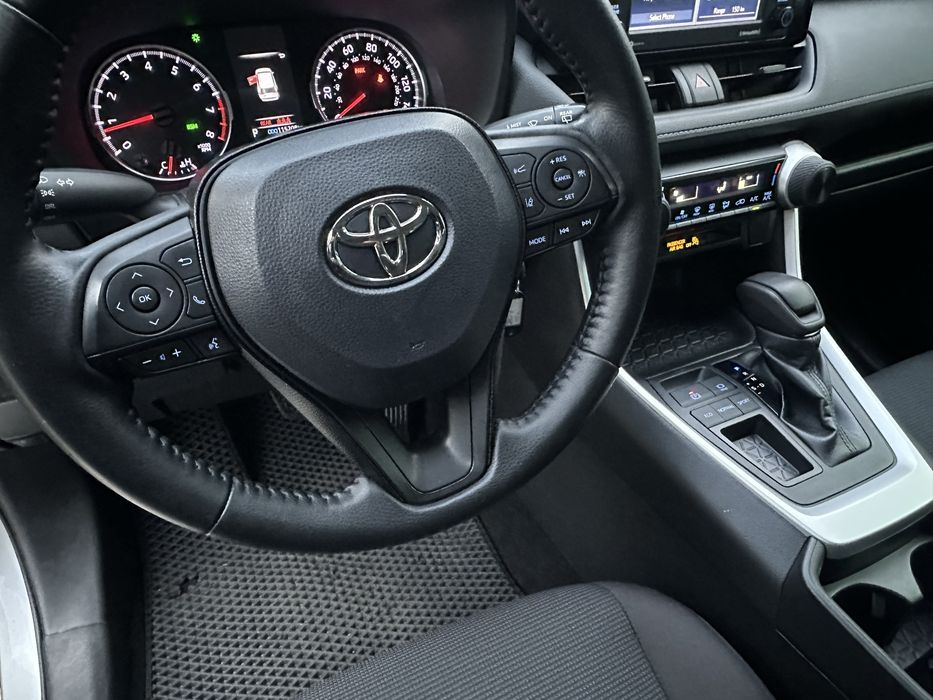 Продам Toyota Rav 4 2020 року