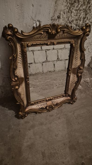 Lustro w stylu barokowym