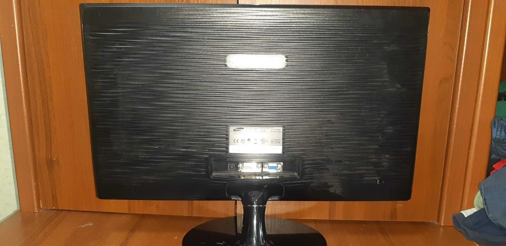 Монитор Samsung S24A300B / 24" (1920x1080) TN LED / VGA, DVI