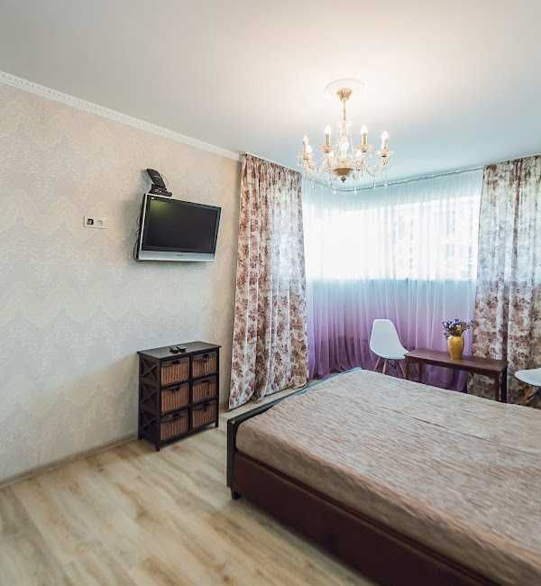 77 Будинок в парку "Сирецький Гай " басейн мангал музика альтанка