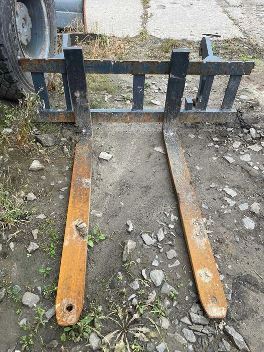 Фронтальний навантажувач Caterpillar 908H  2011 року