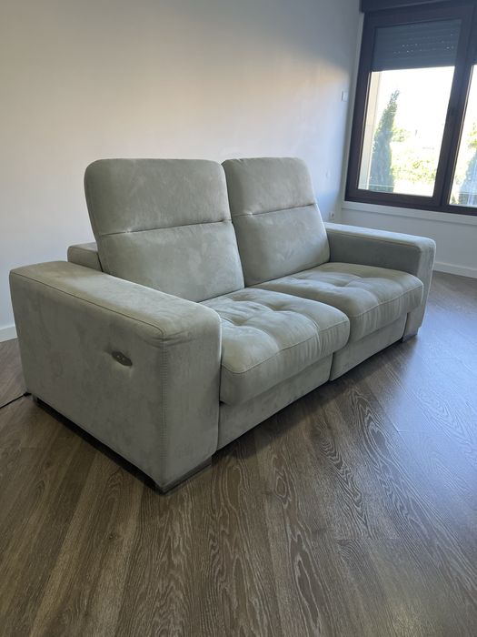 Sofa 2 lugares com relaxe.