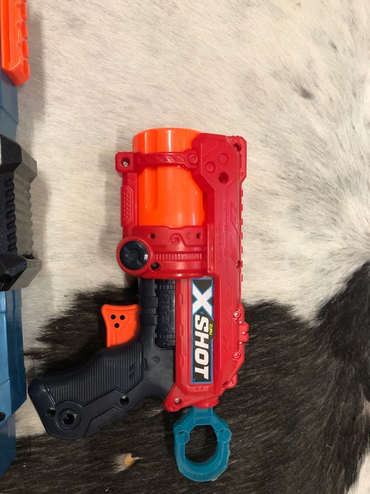 Игрушечные пистолеты