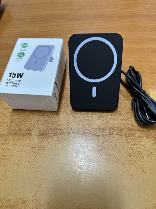 Зарядний пристрій для смартфона в авто на магніті