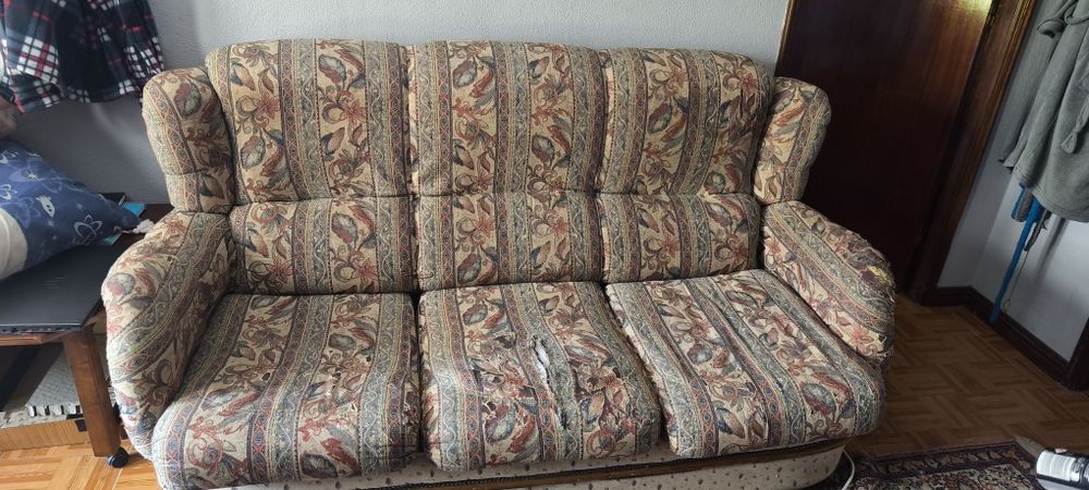Sofá-Cama de 3 lugares e 2 poltronas
