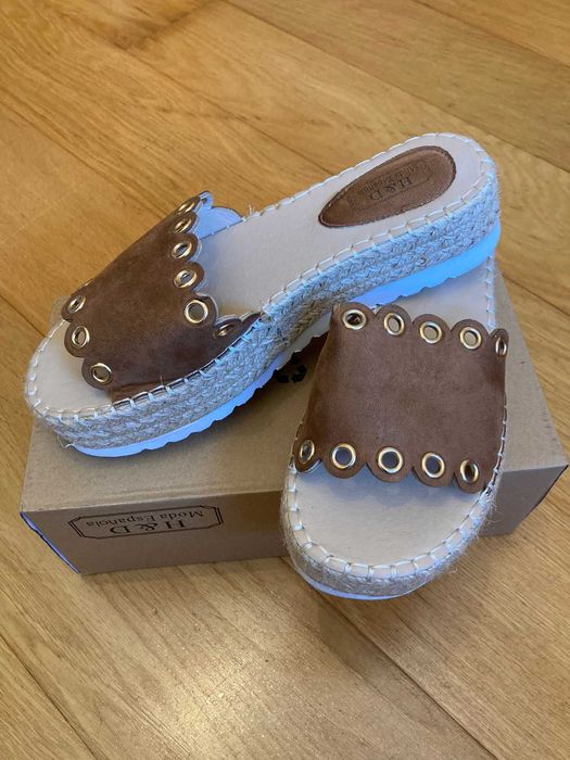 Sandálias/chinelos castanho camel