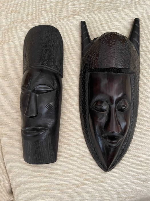 Conjunto de duas esculturas artesanais africanas em pau preto, artigo vintage
