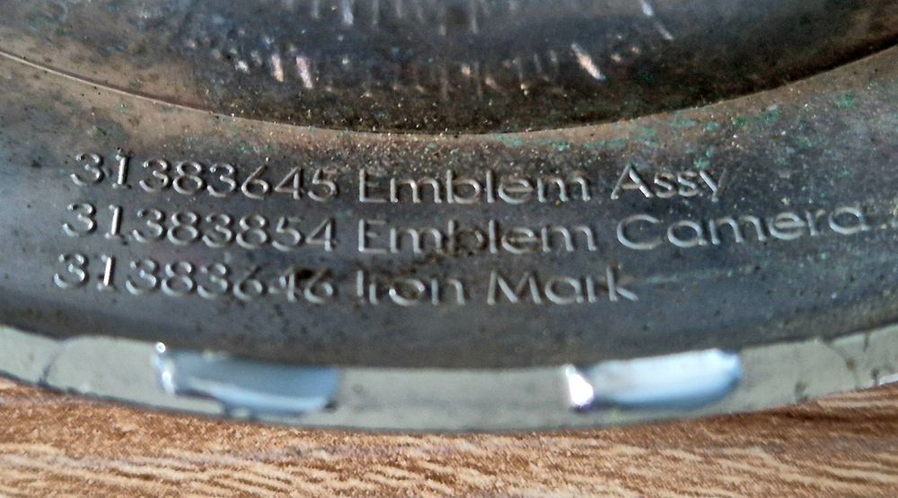 Emblemat przedni Volvo 3​1​3​8​3​8​5​4 31​3​8​3​6​45 kamera grill NOWE