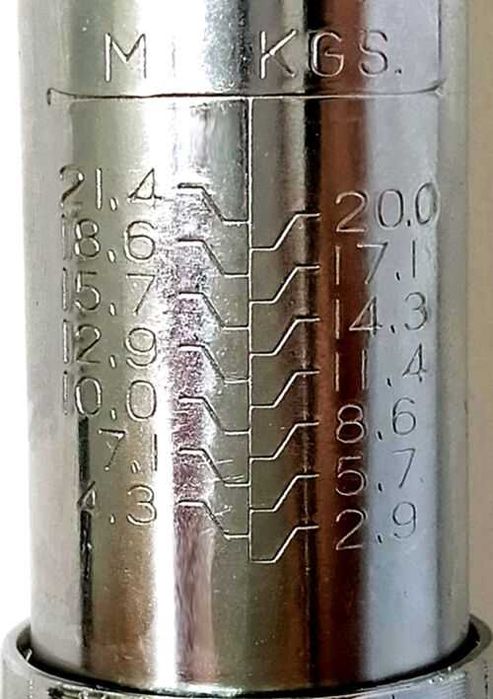 KLUCZ Dynamometryczny 1/2" 28-210 Nm do KÓŁ nasadki 17/19/21 KD10394