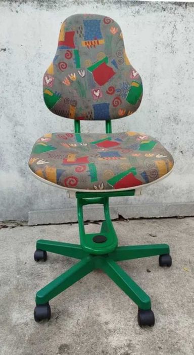 Cadeira de secretária para criança com rodas, regulável