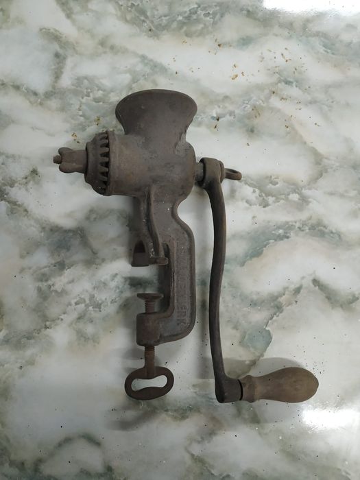 Moedor de carne - antigo