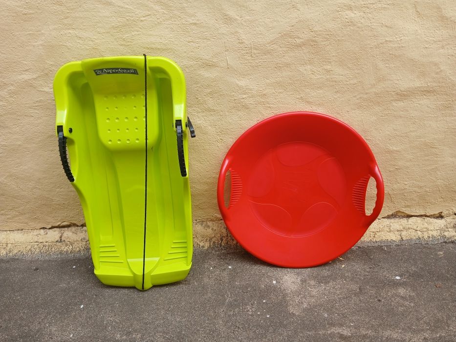 2 trenós para a neve. Como novos.