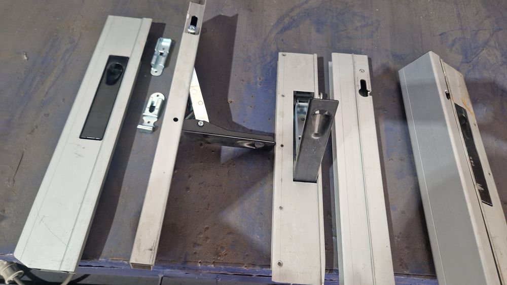 Fechos dobradiças ferragens taipais aluminio