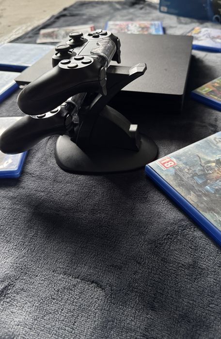 PlayStation 4 Pro 1TB + 2 DualShock V2 + Док-станція + Коробка