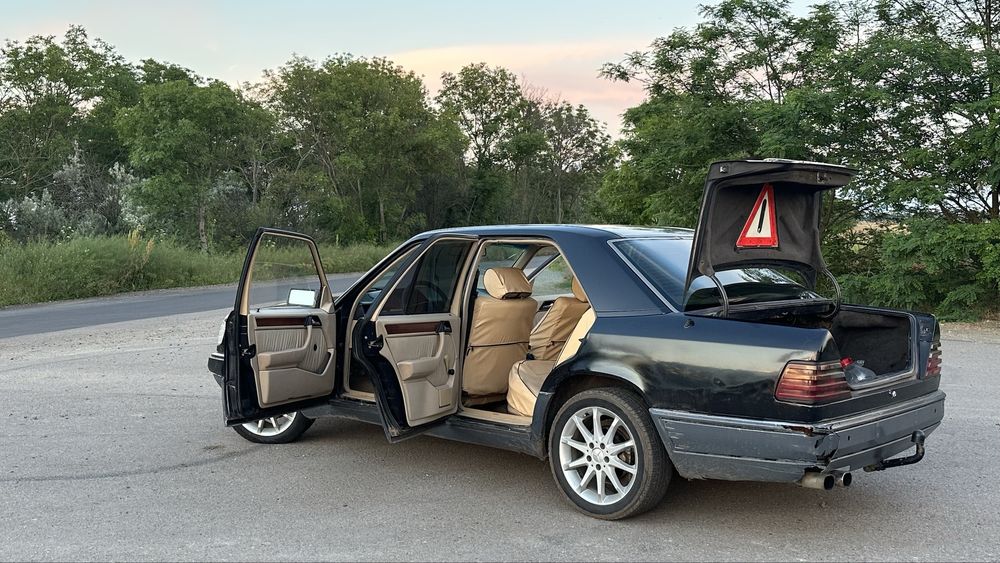 Mercedes-Benz E-Class W124