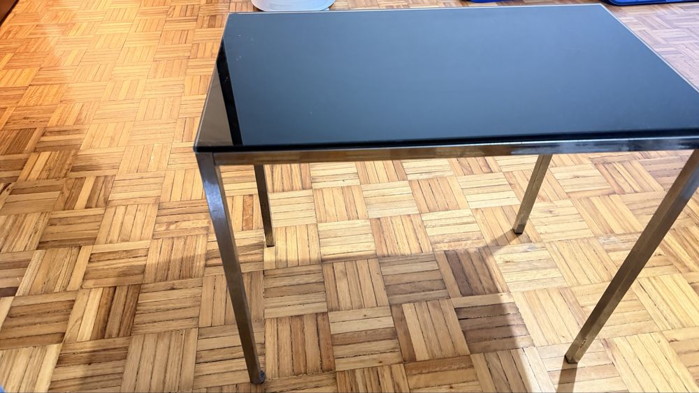 Mesa 4 lugares e mesa de apoio vidro e aço