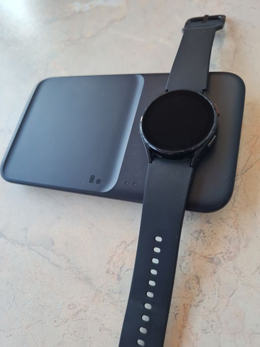 Продам samsung galaxy wath 4 40mm black, + портативна подвійна зарядка