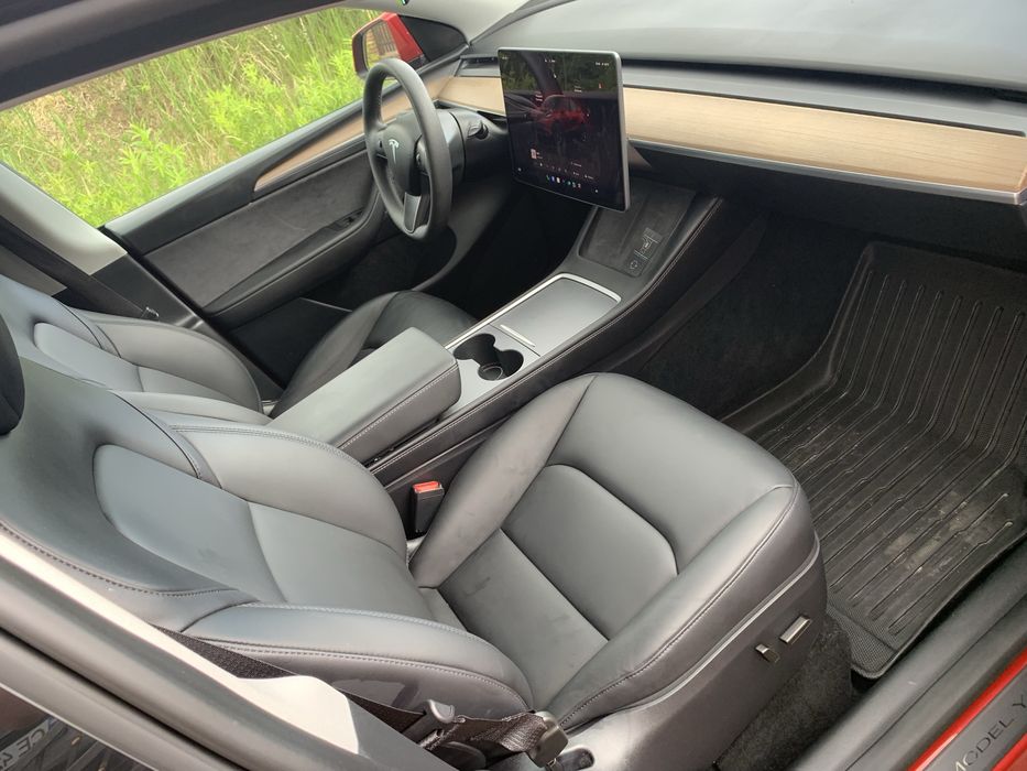 Tesla model Y 2023
