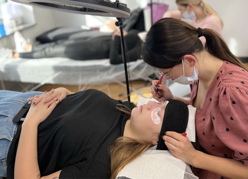 3-miesieczna Szkoła Stylizacji Rzęs i Brwi szkolenia