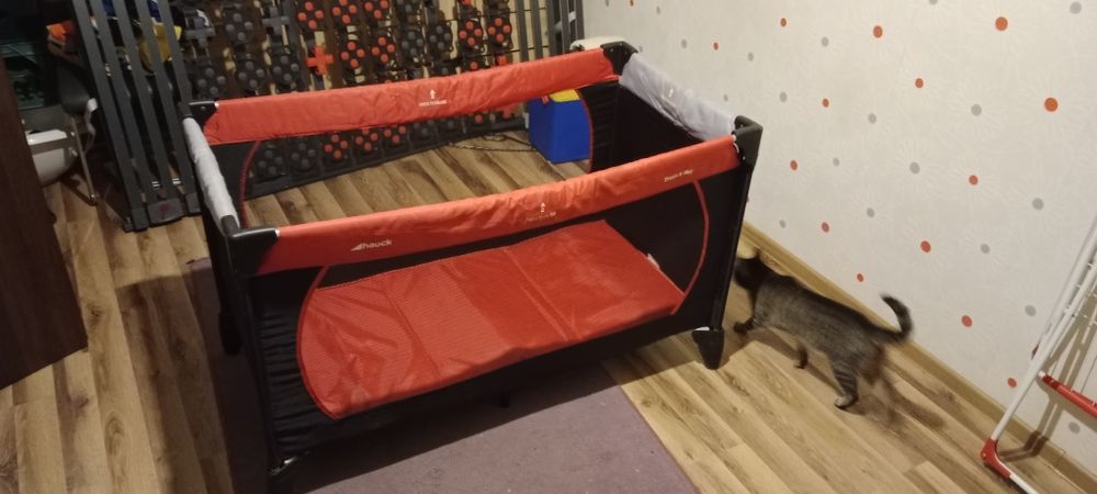 Łóżeczko turystyczne Hauck 64,5 x 124,5 cm czerwone