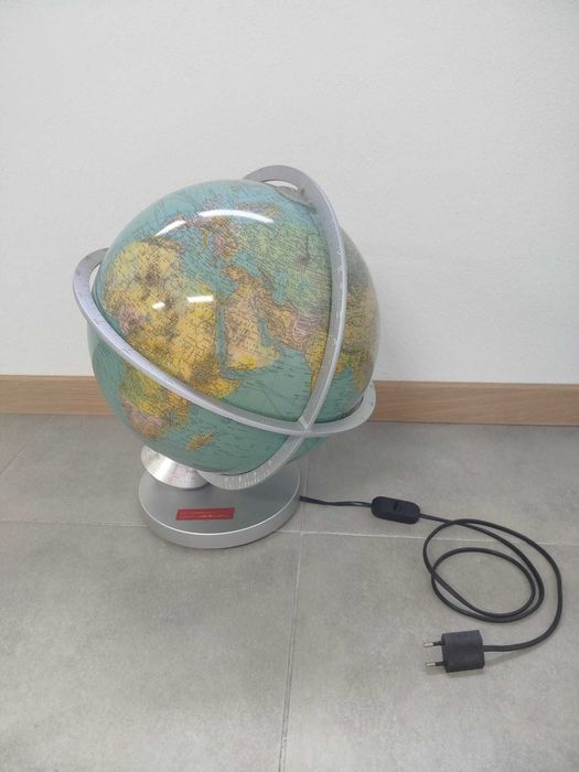 Globo terrestre com luz