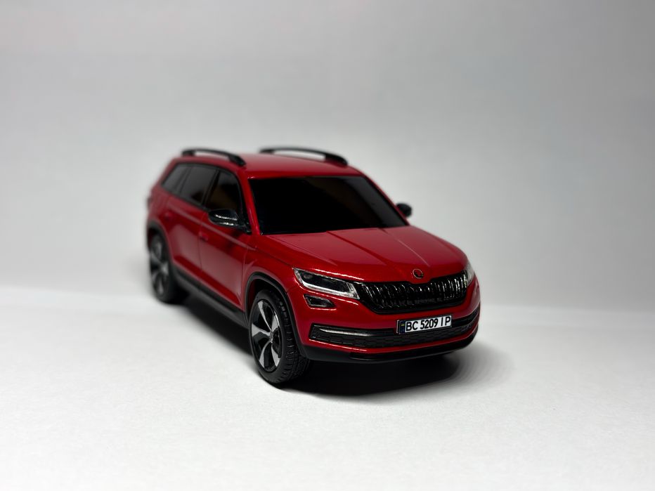 Масштабная модель автомобиля Skoda Kodiaq 1/43 Norev дилерская