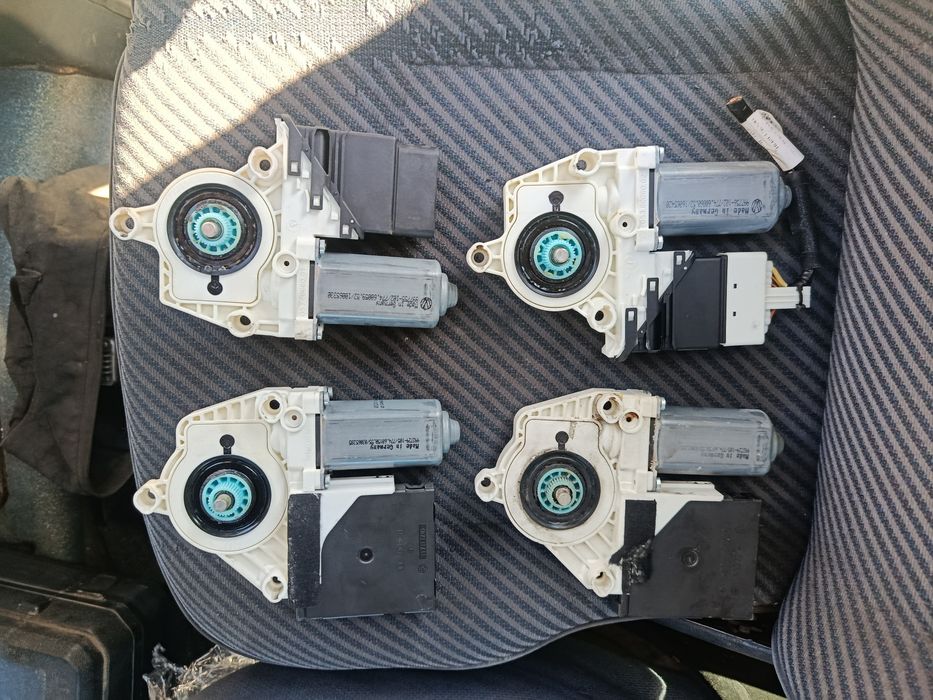 Моторчик стеклоподъемника с блоком ЭБУ двери VW Golf 5, Jetta, Touran (1K5837401P, 1K5839401B)
