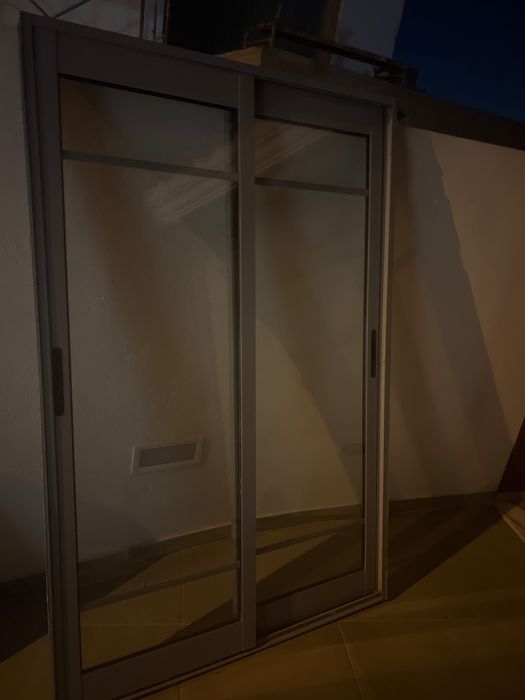 Janelas de alumínio duplo cinzentas usadas, ler descrição