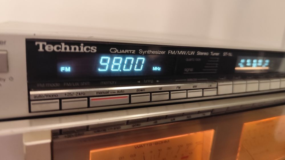 Tuner AM/FM Stereo Technics ST-5 (82-84)