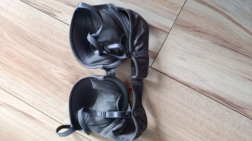 Gładki szary stanik biustonosz push-up Triumph 70A