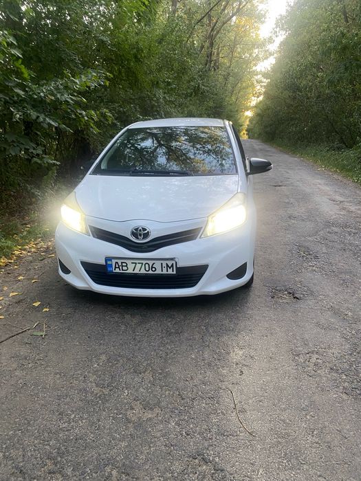 Тойота yaris 2013р