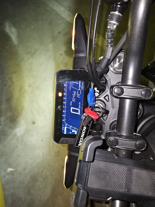 HONDA CB125R (2019) – Apenas 3.000km! + Mala SHAD
