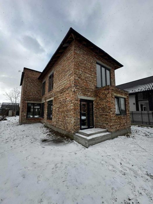 Просторий Особняк з власною ділянкою - 6 сотих!