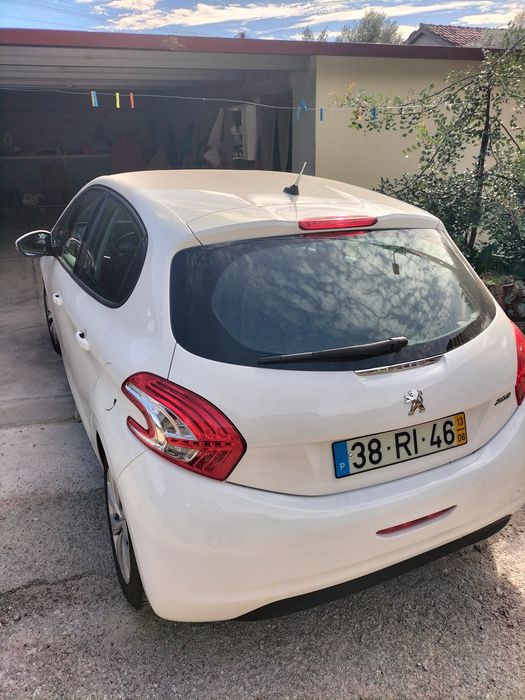 Peugeot 208 1.4 de 2013 — photo 2