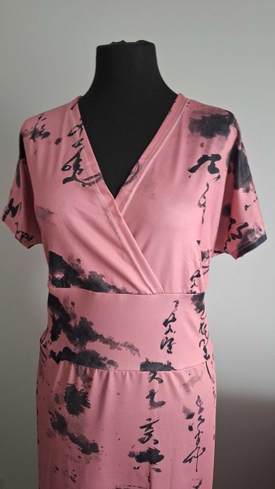 sukienka elegancka w roz .50/52